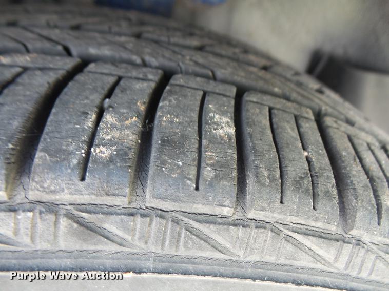 image for item DE1680 2001 Ford Taurus LX