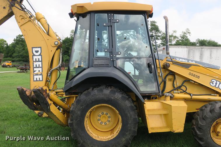 image for item DE3797 2002 John Deere 310SG backhoe