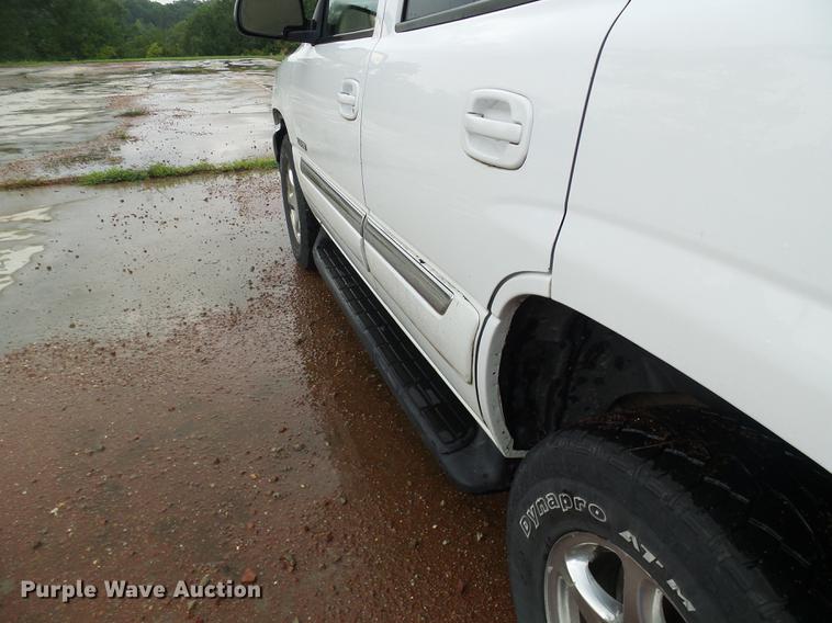 image for item DE5174 2003 GMC Yukon SUV
