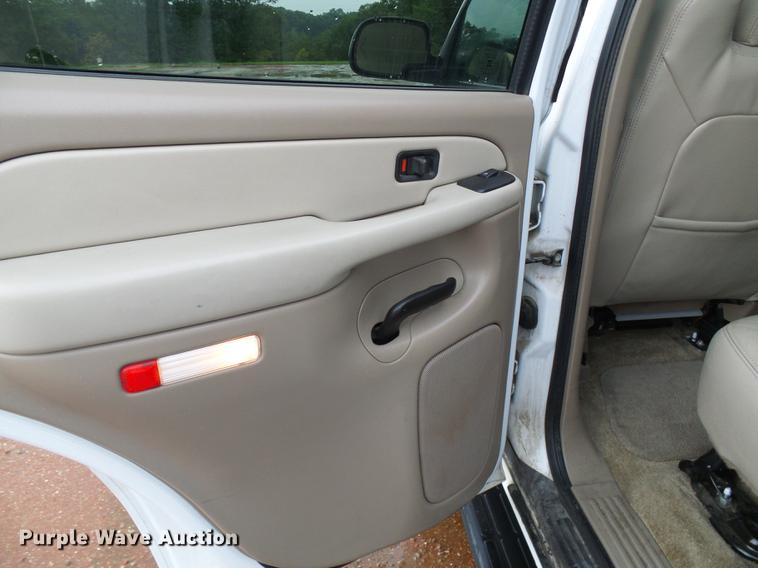 image for item DE5174 2003 GMC Yukon SUV