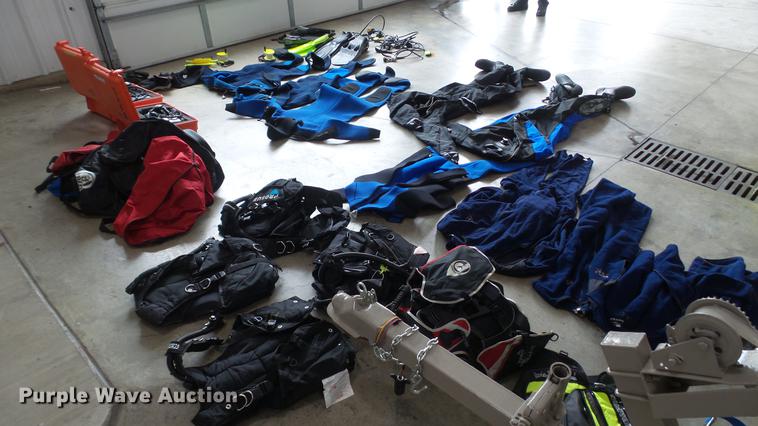 image for item DM9891 Scuba diving equipment