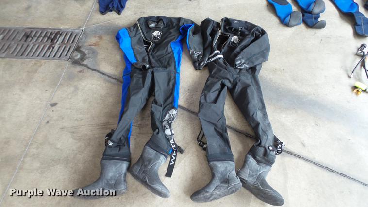 image for item DM9891 Scuba diving equipment