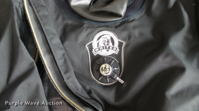 image for item DM9891 Scuba diving equipment