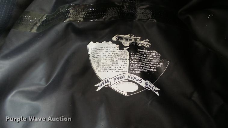 image for item DM9891 Scuba diving equipment