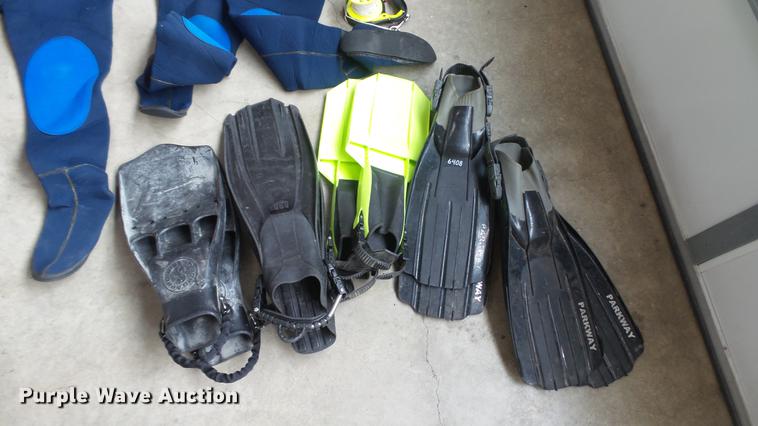 image for item DM9891 Scuba diving equipment