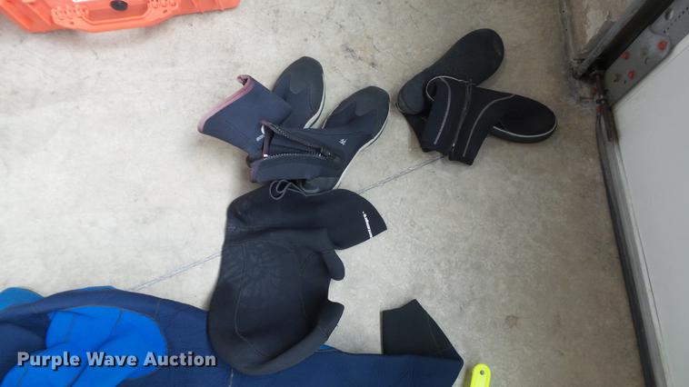 image for item DM9891 Scuba diving equipment