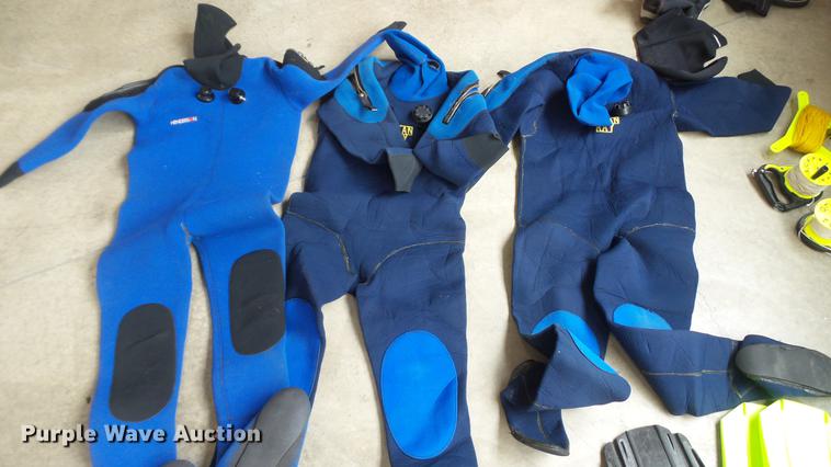 image for item DM9891 Scuba diving equipment