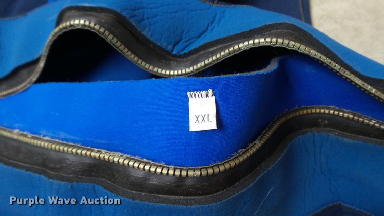 image for item DM9891 Scuba diving equipment