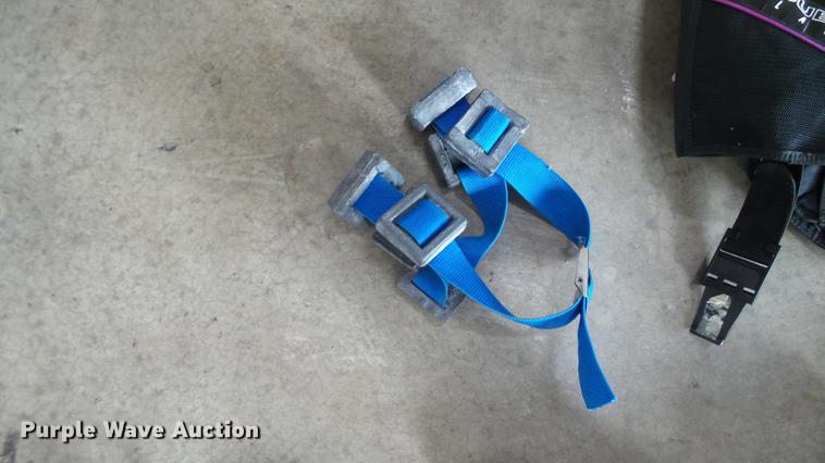 image for item DM9891 Scuba diving equipment