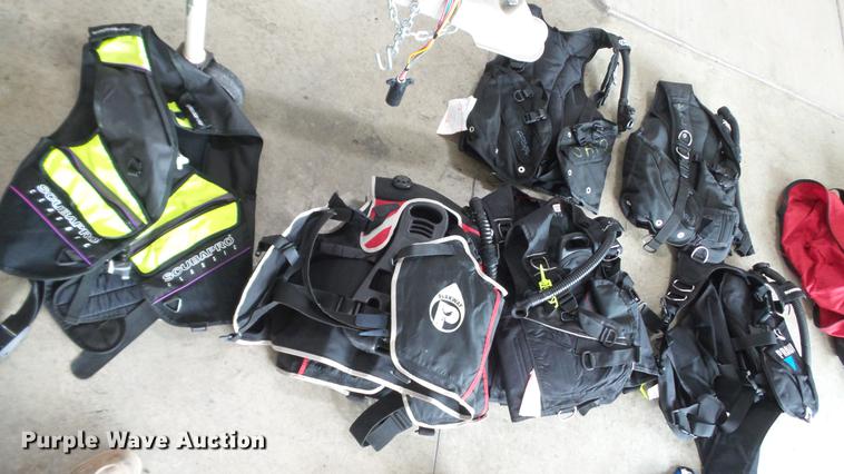 image for item DM9891 Scuba diving equipment