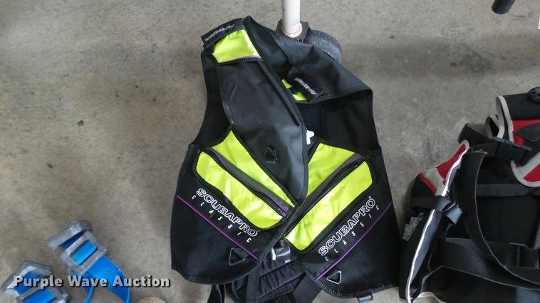 image for item DM9891 Scuba diving equipment