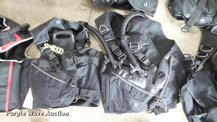 image for item DM9891 Scuba diving equipment