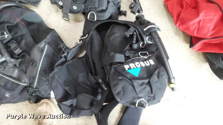 image for item DM9891 Scuba diving equipment
