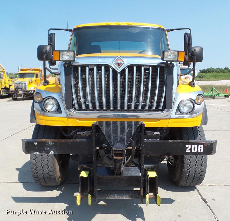 image for item DZ9405 2011 International 7600 dump truck