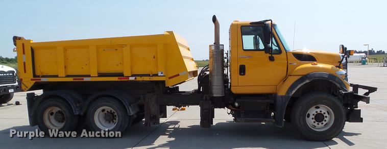 image for item DZ9405 2011 International 7600 dump truck