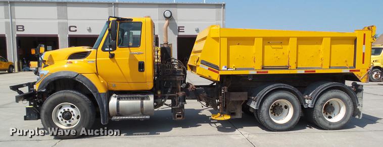 image for item DZ9405 2011 International 7600 dump truck