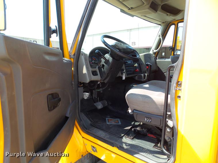 image for item DZ9405 2011 International 7600 dump truck