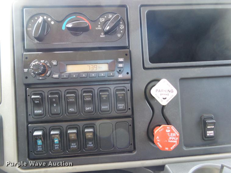 image for item DZ9405 2011 International 7600 dump truck