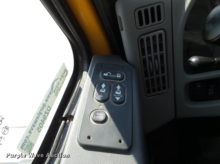 image for item DZ9405 2011 International 7600 dump truck