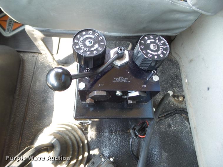 image for item DZ9405 2011 International 7600 dump truck