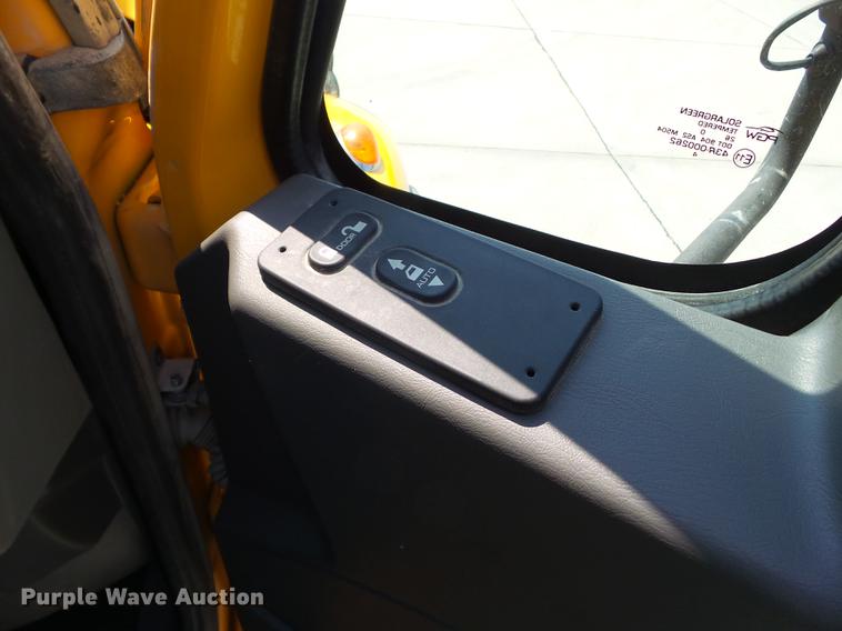 image for item DZ9405 2011 International 7600 dump truck