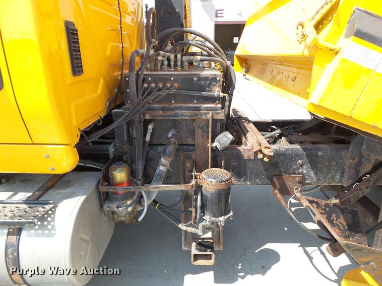 image for item DZ9405 2011 International 7600 dump truck