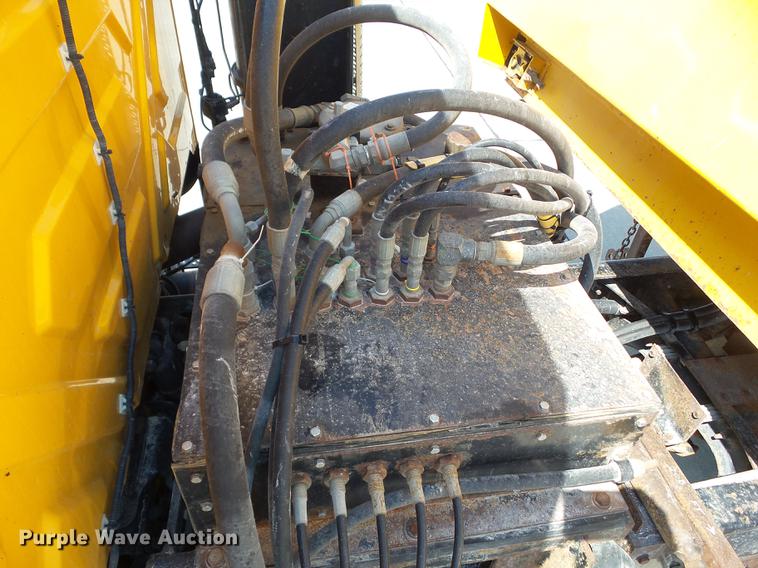 image for item DZ9405 2011 International 7600 dump truck