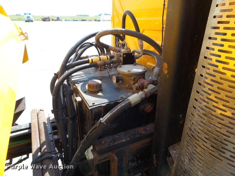 image for item DZ9405 2011 International 7600 dump truck