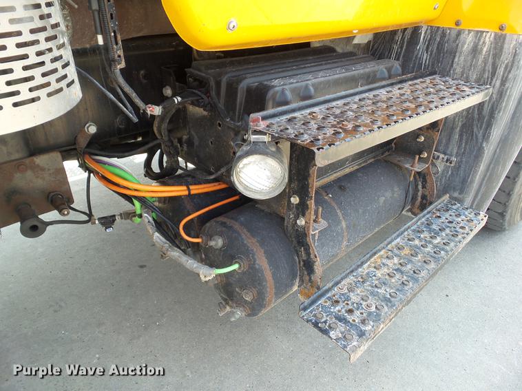 image for item DZ9405 2011 International 7600 dump truck