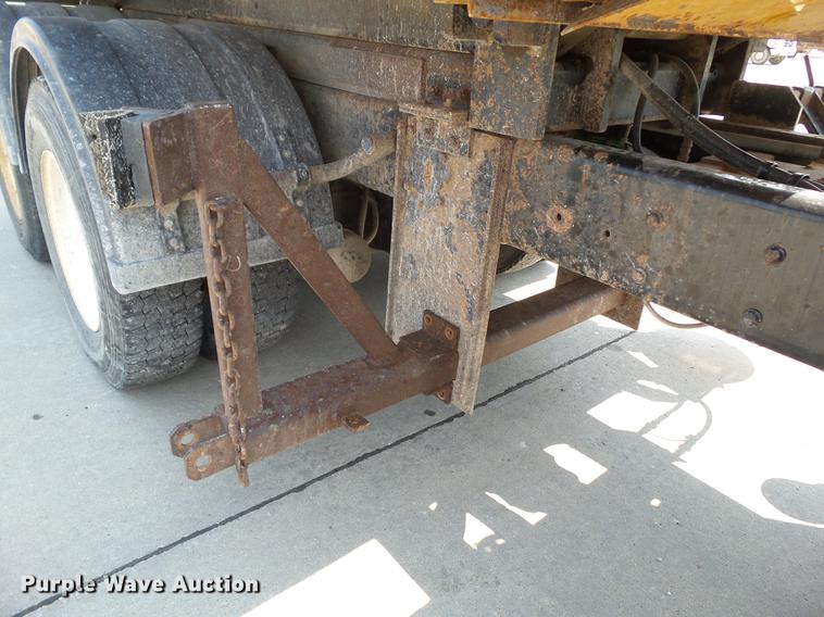 image for item DZ9405 2011 International 7600 dump truck