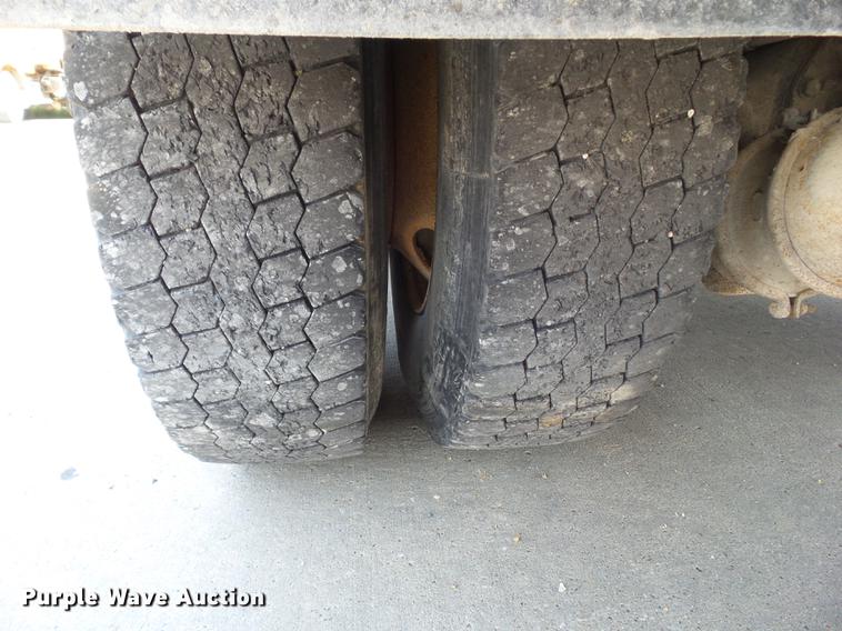 image for item DZ9405 2011 International 7600 dump truck