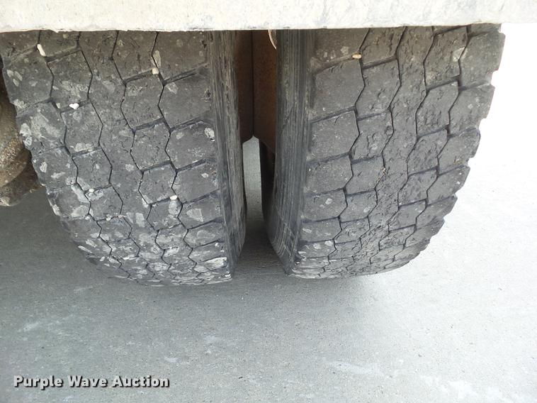 image for item DZ9405 2011 International 7600 dump truck