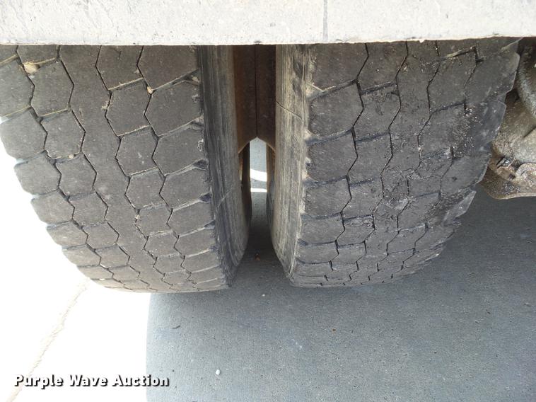 image for item DZ9405 2011 International 7600 dump truck