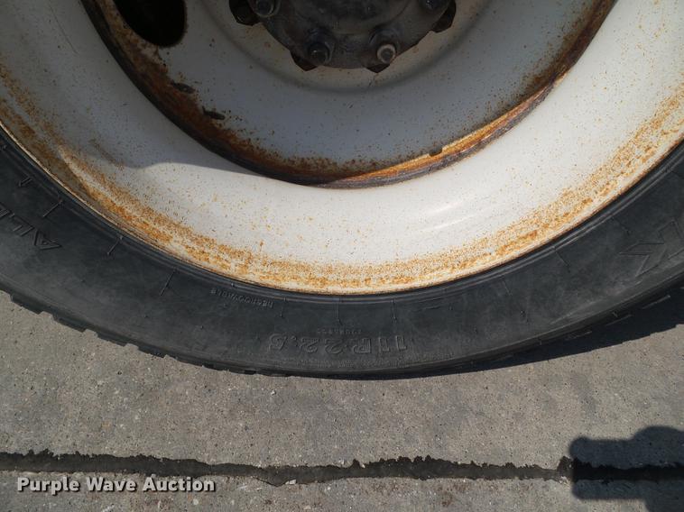 image for item DZ9405 2011 International 7600 dump truck