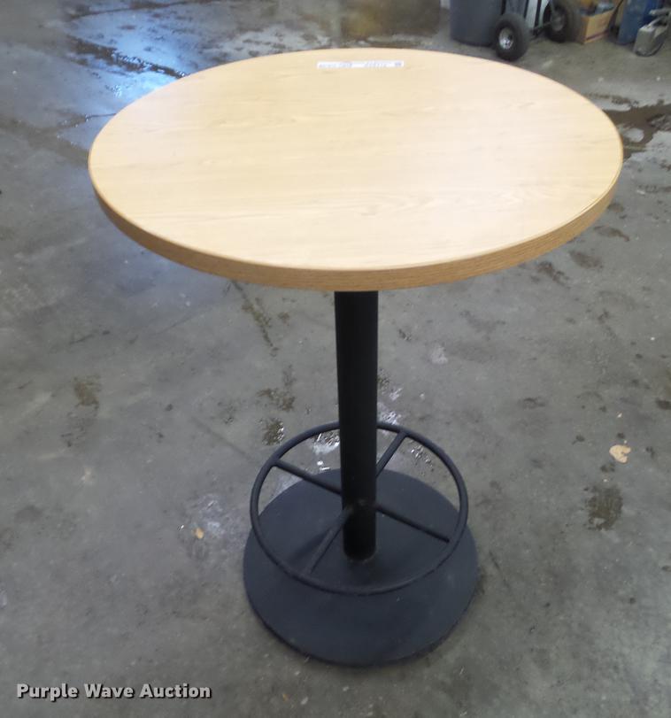 image for item DZ9410 (4) blockhouse pedestal high round tables