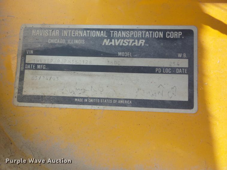 image for item EI9892 1993 International 3800 school bus