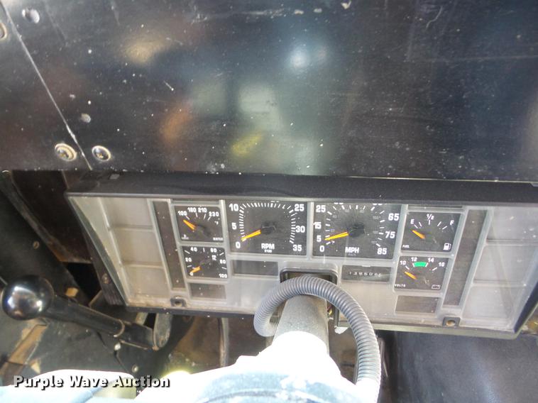 image for item EI9892 1993 International 3800 school bus