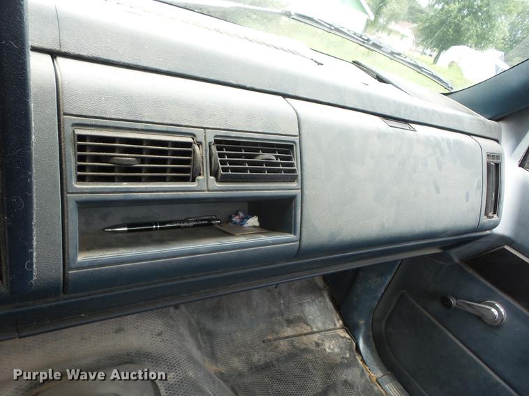 image for item EI9911 1992 Chevrolet 1500 pickup truck