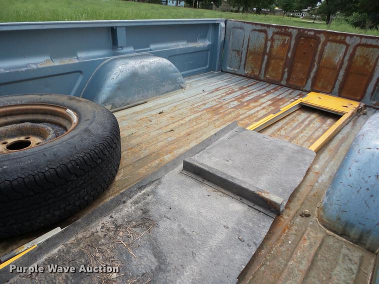 image for item EI9911 1992 Chevrolet 1500 pickup truck