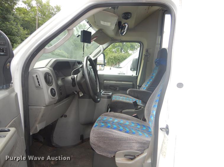 image for item EK9734 2009 Ford E450 shuttle bus
