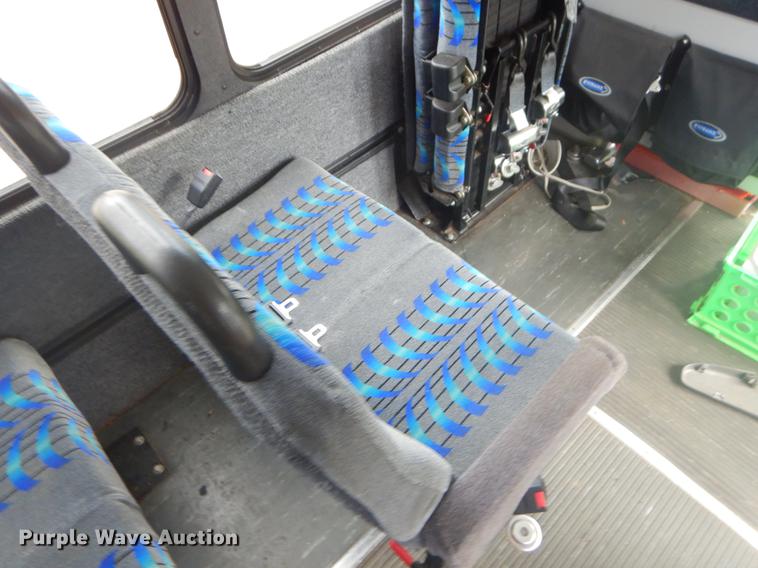 image for item EK9734 2009 Ford E450 shuttle bus