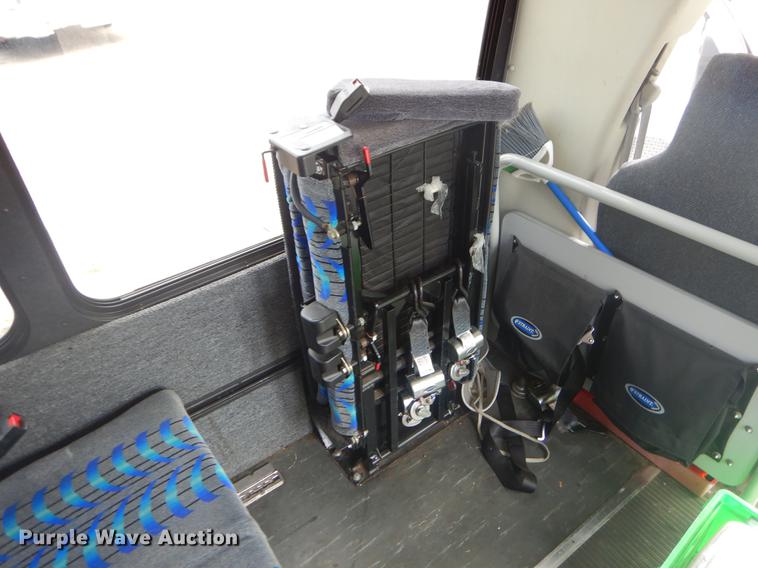 image for item EK9734 2009 Ford E450 shuttle bus