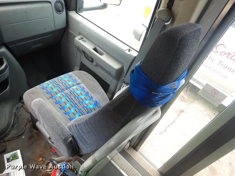 image for item EK9734 2009 Ford E450 shuttle bus