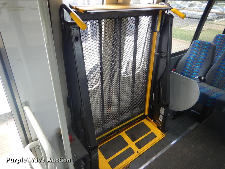 image for item EK9734 2009 Ford E450 shuttle bus