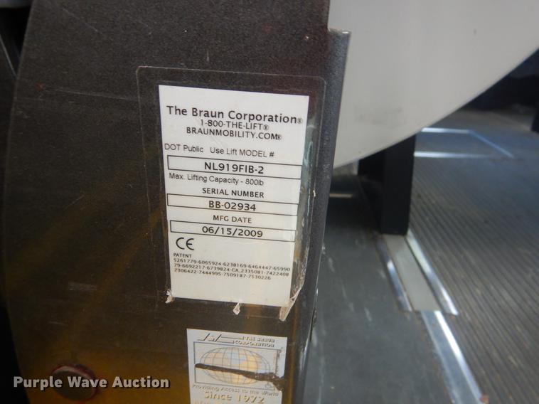 image for item EK9734 2009 Ford E450 shuttle bus