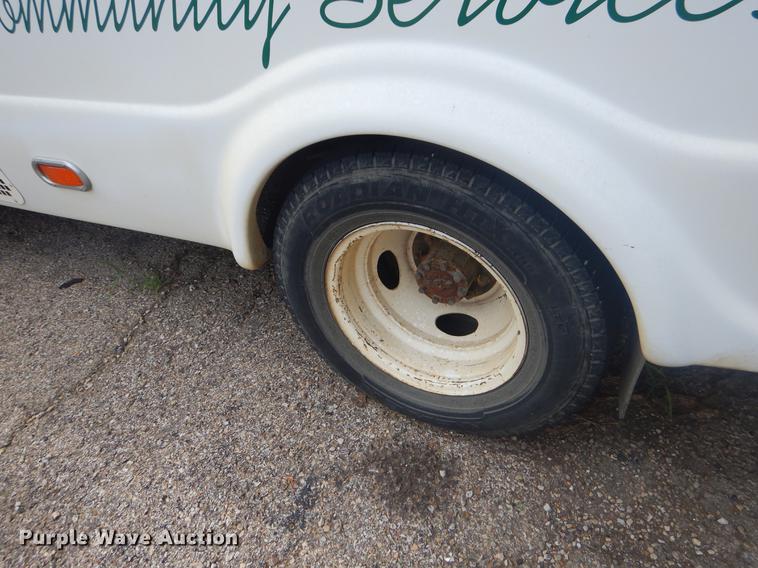 image for item EK9734 2009 Ford E450 shuttle bus