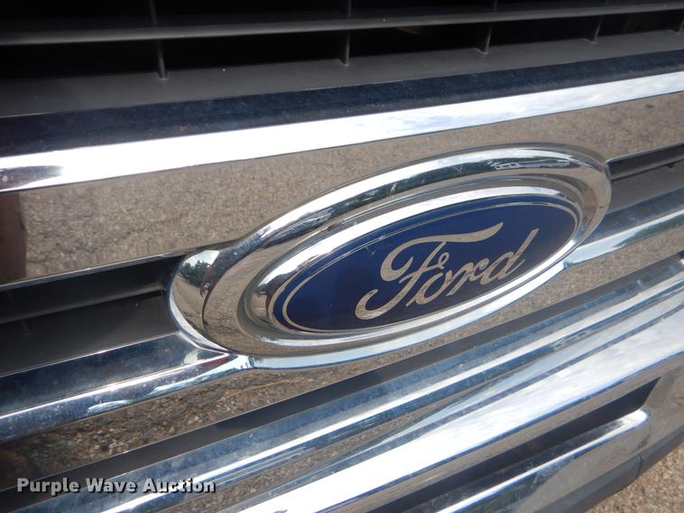 image for item EK9734 2009 Ford E450 shuttle bus