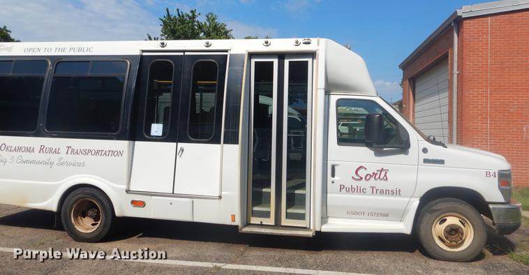 image for item EK9735 2009 Ford E450 shuttle bus