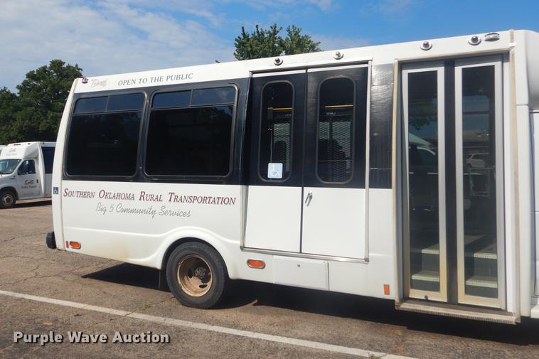 image for item EK9735 2009 Ford E450 shuttle bus