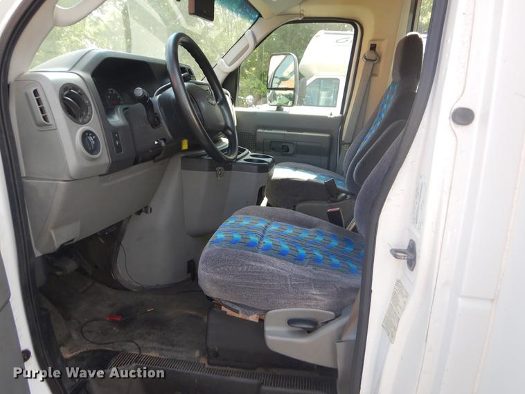 image for item EK9735 2009 Ford E450 shuttle bus